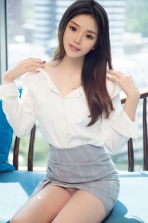 我和闺蜜在公交被八人伦_高清视频在线观看